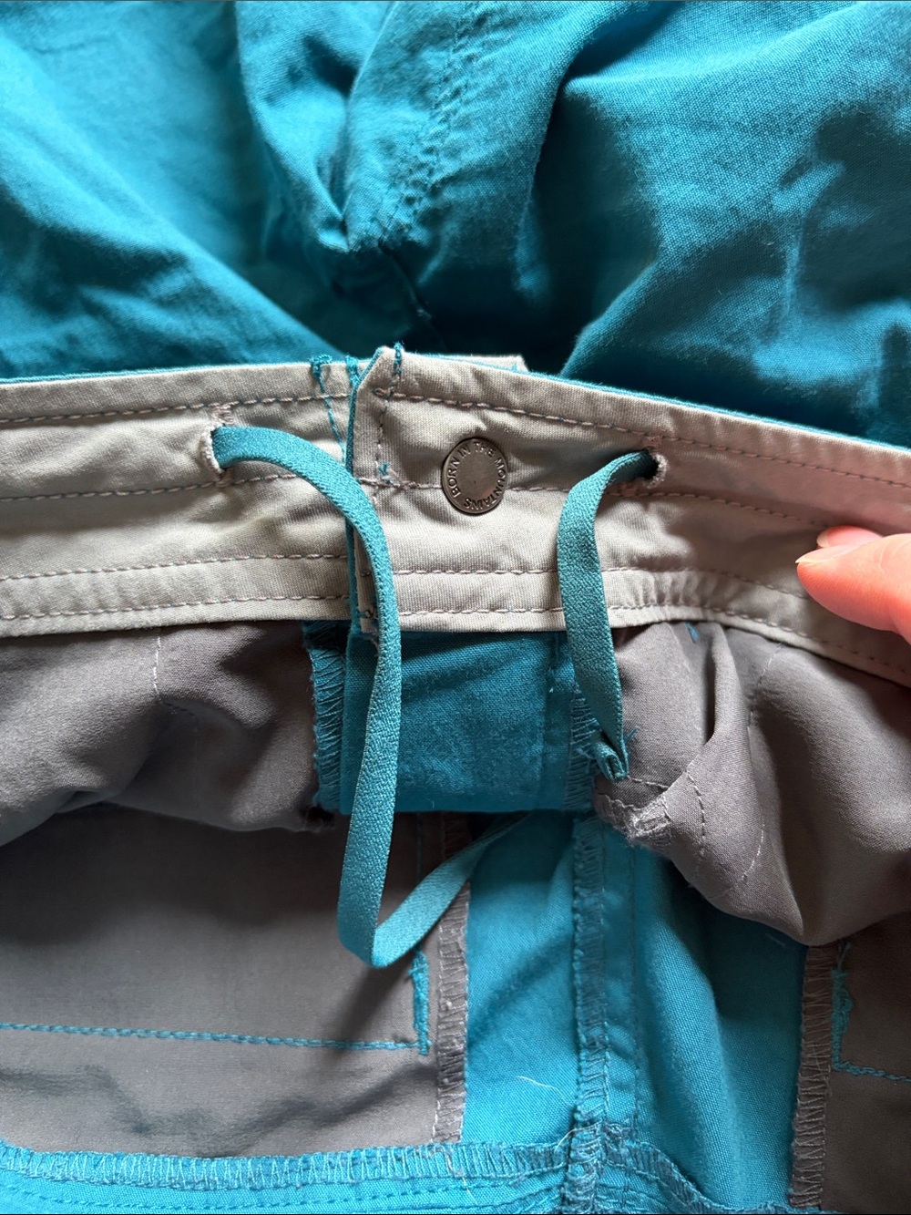Kuhl women’s Spire hiking shorts teal Lagoon blue outdoors - Picture 7 of 7
